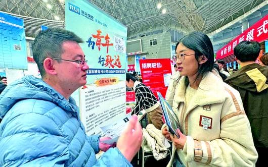 “00后”应届毕业生求职记：文科生遇冷、理科生吃香，他们的就业之路有何不同？