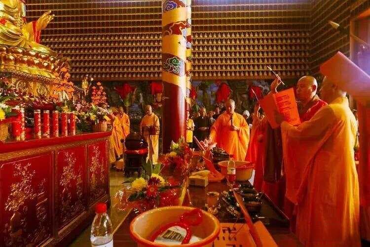 寺庙里的"开光"仪式：神秘的宗教仪式背后，究竟有何深意？