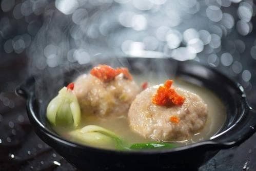 淮扬美食瑰宝：蟹粉狮子头