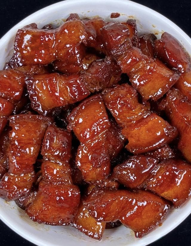 上海红烧肉：肥而不腻的本帮菜经典，传承千年仍创新
