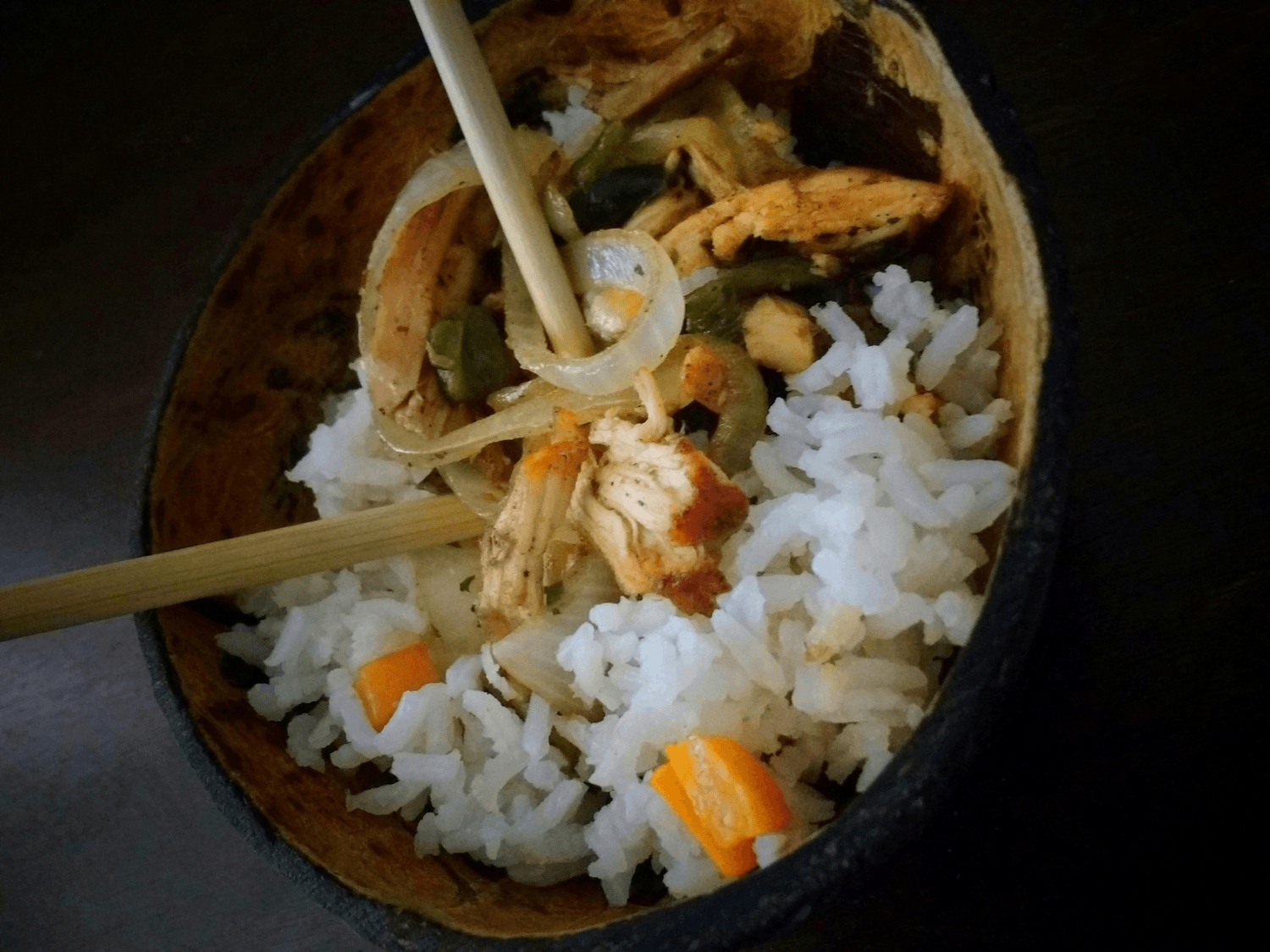 黄焖鸡米饭的营养密码：从食材到健康饮食指南