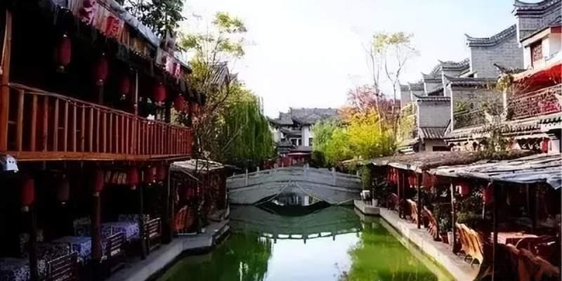 云南永仁县旅游攻略：古城、庙宇、纪念塔与恐龙化石博物馆