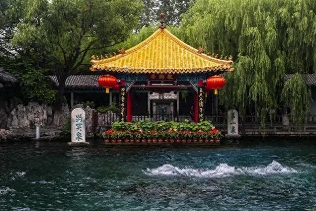 济南天下第一泉景区全攻略：趵突泉、大明湖等景点详解