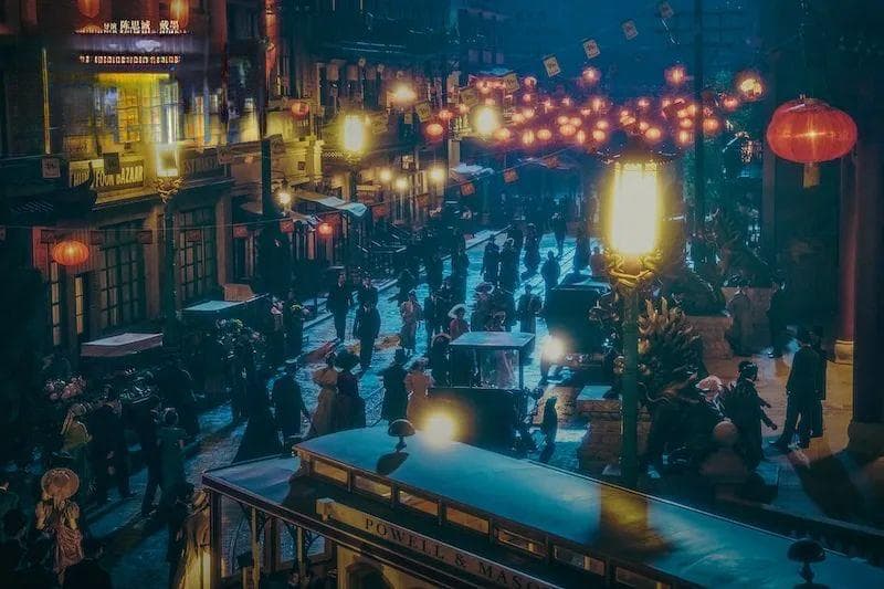 《唐探1900》：周润发演技震撼人心，陈思诚再创票房佳绩