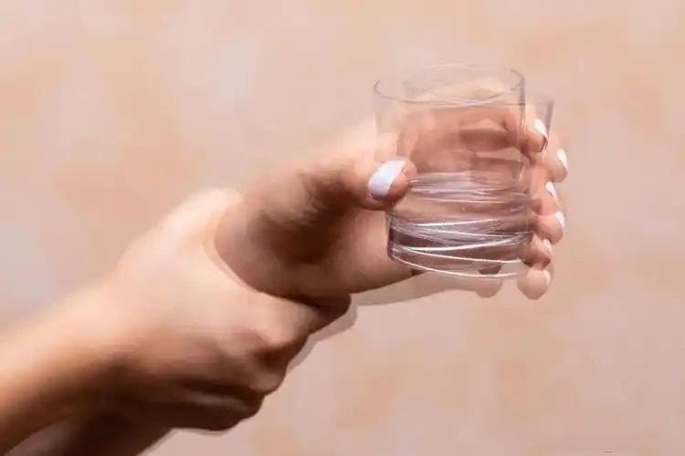 解密手抖：症状、成因与有效干预策略