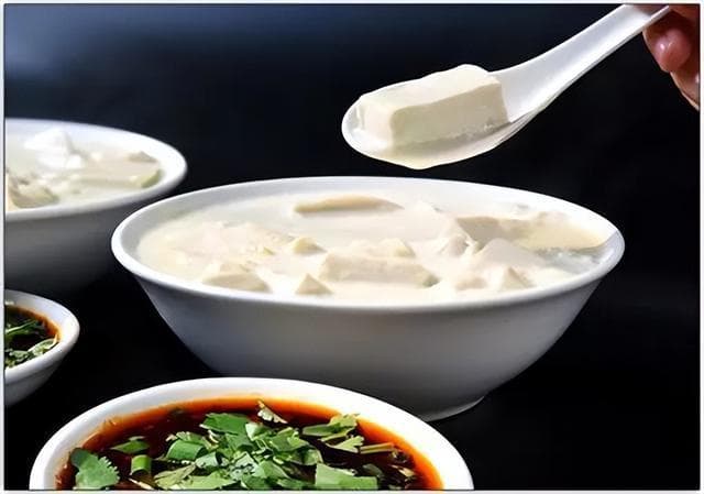 自贡荣县必打卡美食：探秘豆腐脑、麻辣烫与荣州三绝