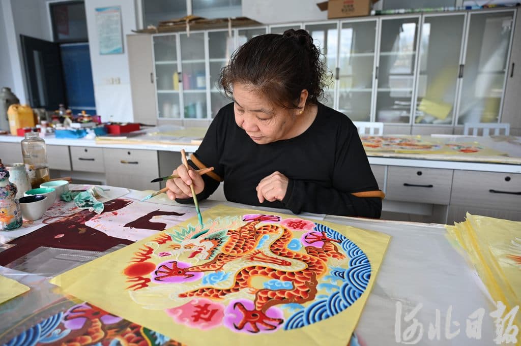 蔚县剪纸：刻画传神百态生