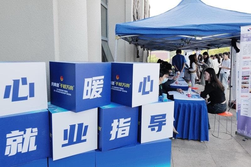 今年上海将新增就业岗位55万人以上 代表热议“稳就业”如何落实｜两会话题