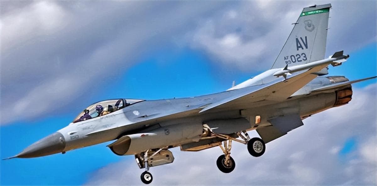 日本F-2战机实力探讨：平成零战与F-16有何关联？