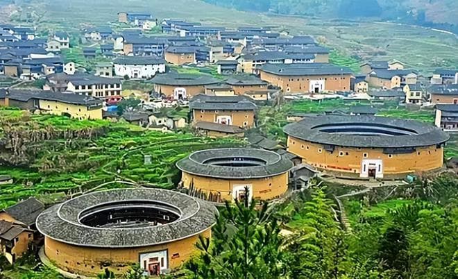 他们是纯正的汉族人，难以听懂的方言才是正宗汉语，人口多达1亿