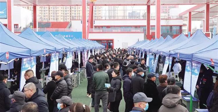 直击春季招工一线"春风行动"吹暖就业路