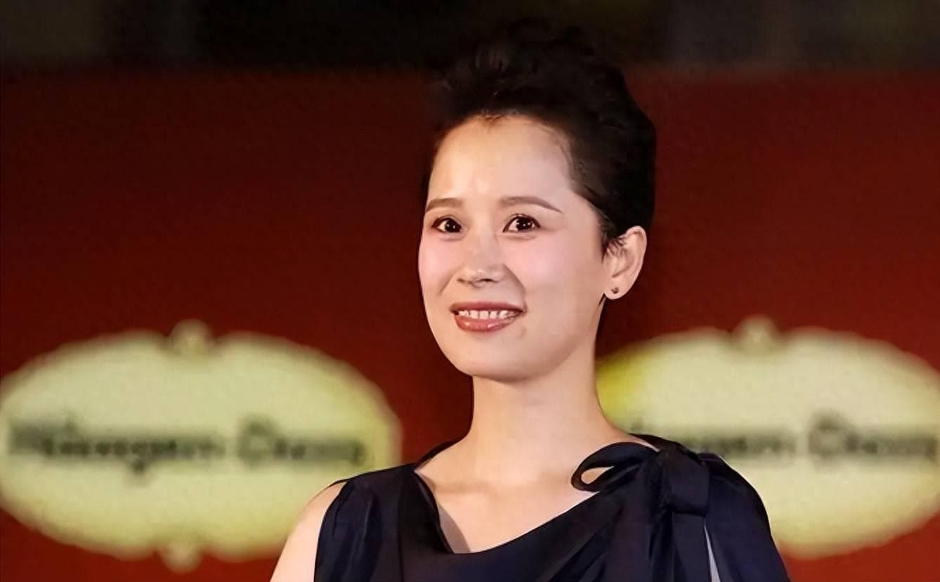 40岁的白百何：给内娱中年女星上了一课