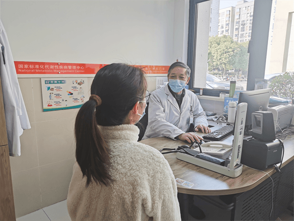 女子食用霉变甘蔗突发中毒 医生提醒：头晕、恶心、腹泻是早期症状