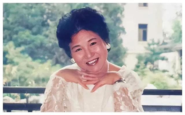 赵丽蓉：用生命诠释艺术追求与生命尊严