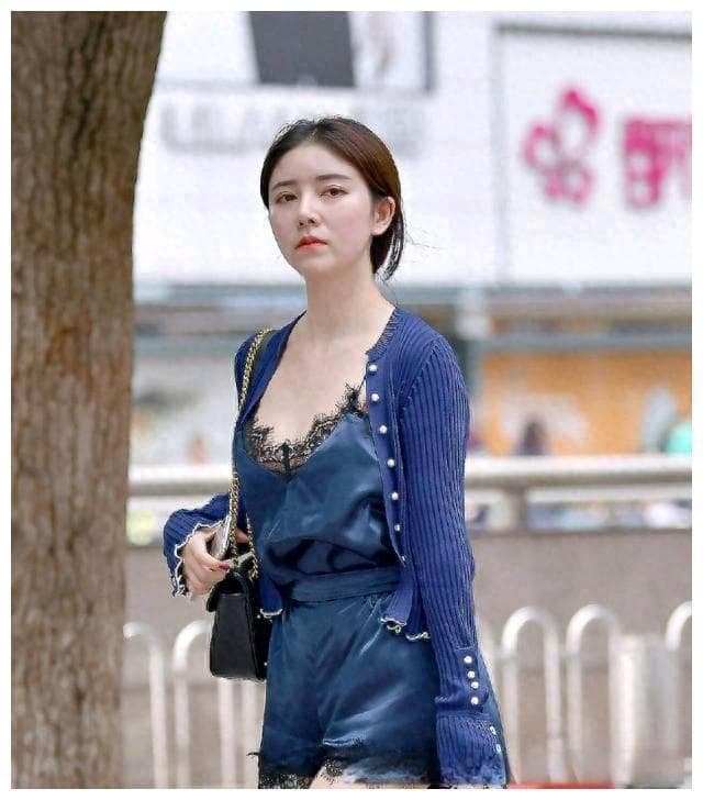 家庭聚会上的秘密揭露，亲情的撕裂与和解