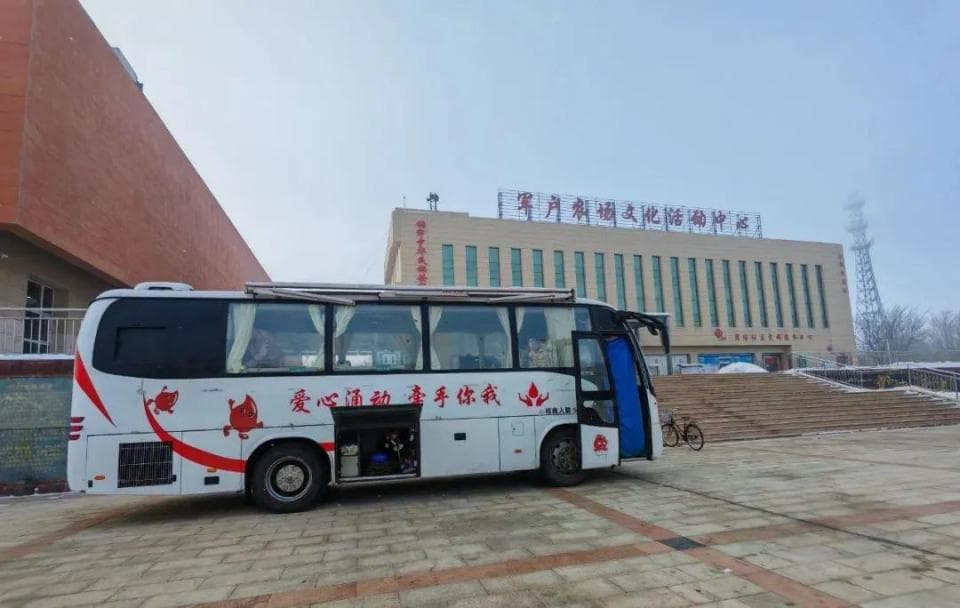 17人爱心挽袖 无偿献血5200毫升