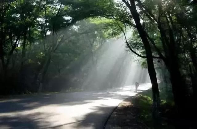 沈阳棋盘山：东北著名旅游胜地，三山一水尽显自然之美