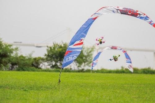 遥控穿越 无人机极限竞赛