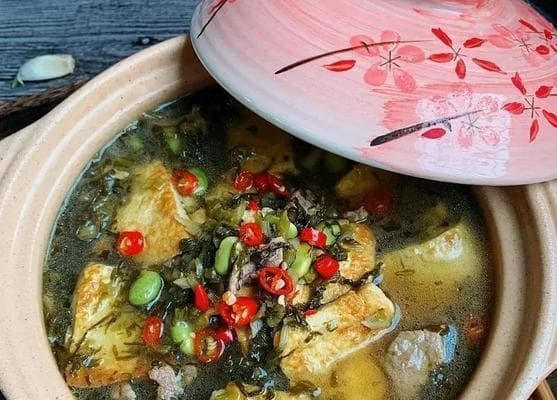 雪菜烧素鸡：四川传统美食的制作与文化传承