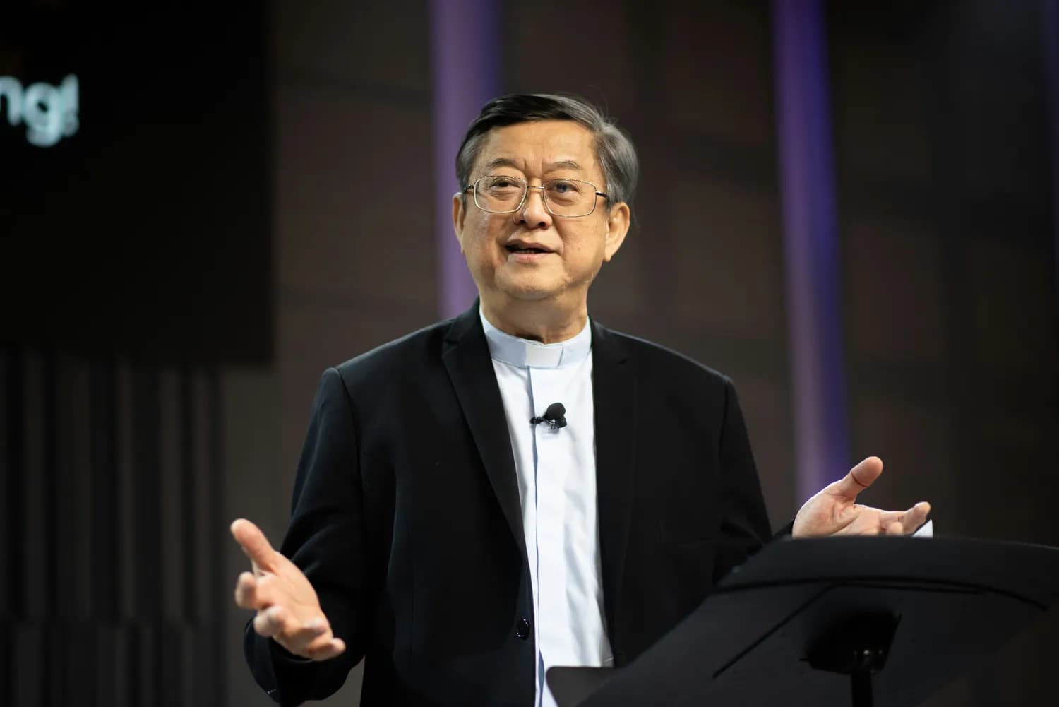 易中天：用现代语言解读传统文化的“超男”