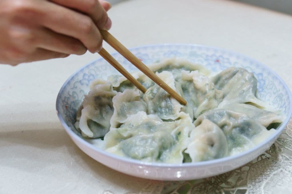 立冬吃饺子好还是冬至吃饺子好？传统习俗与食俗探讨！