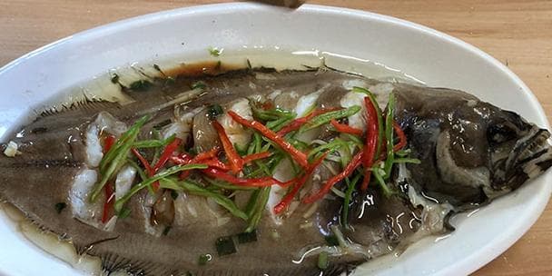 学会清蒸鲜美鱼的诀窍（以清蒸为主的鱼类烹饪技巧，快来试试吧！）