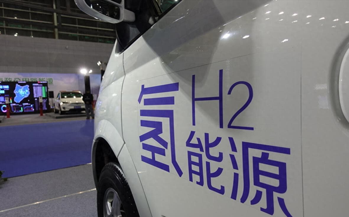 首批氢能车主说了几点用车感受：加氢3分钟，续航800km，算算账，还是油车划算