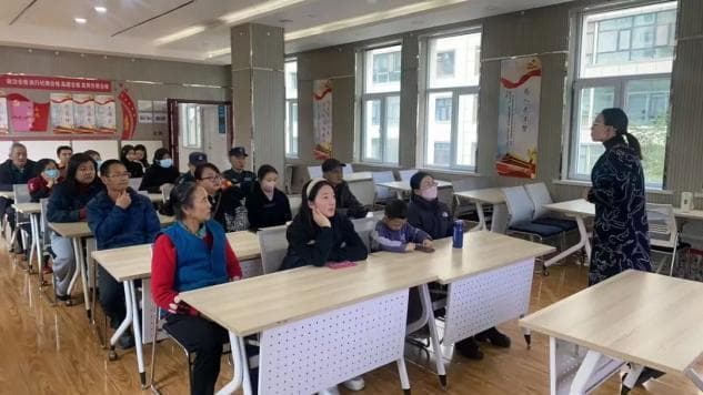团市委组织开展青少年心理健康进社区志愿服务活动