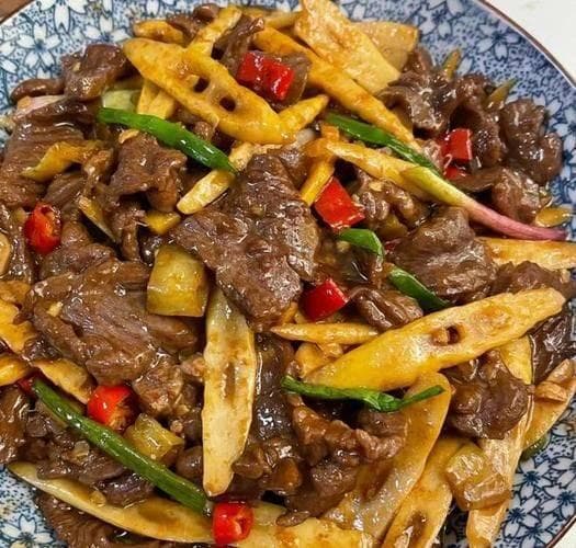 开胃神器！鲜辣脆嫩——泡椒笋尖炒牛肉