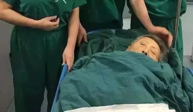 医生为什么建议不要经常喝粥？警惕老人营养不良