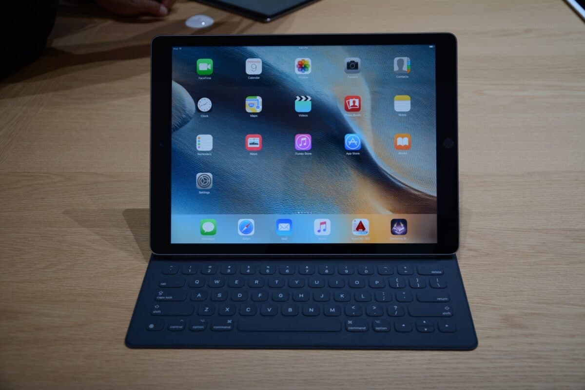 如何为 iPad 电池充电并监控其使用寿命