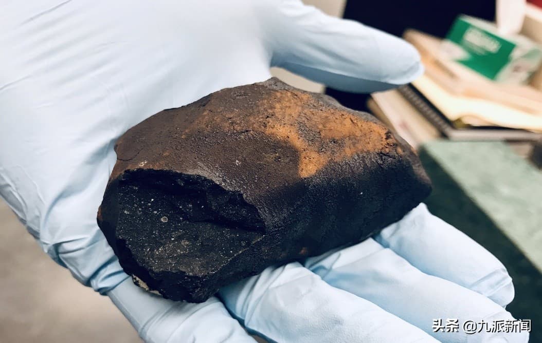 科学家在38亿年前陨石中发现遗传物质，生命可能来自太空？