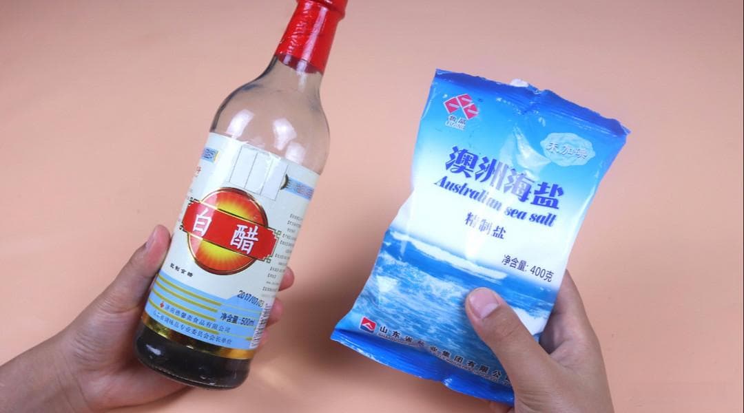 电饭煲发热盘怎么清洗？教你1个妙招，立马洁净如新！