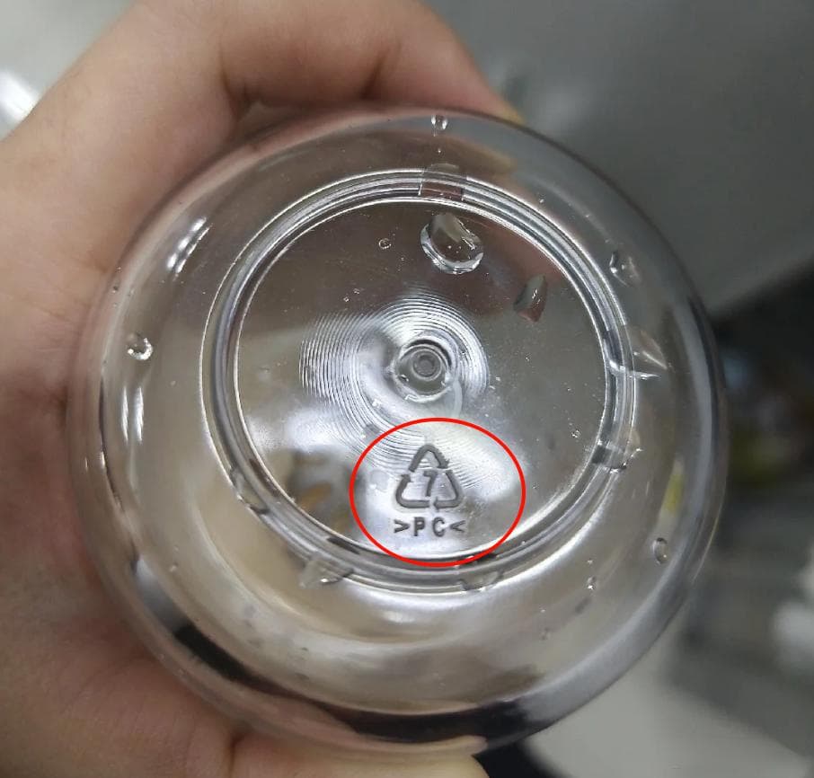 塑料水杯安全指南：如何辨别有害材质，选择安全水杯