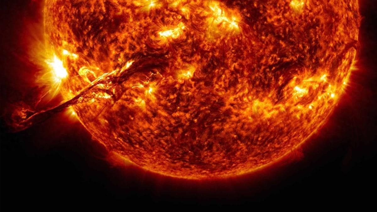 太阳每秒损失420万吨质量！它虽巨大，但这样烧还经得起多少年？