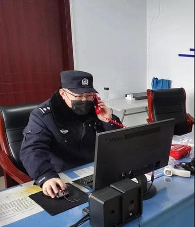 梦见自己当了警察