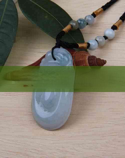 揭秘玉手串佩戴禁忌与注意事项：全方位了解玉手串的风水与保养常识