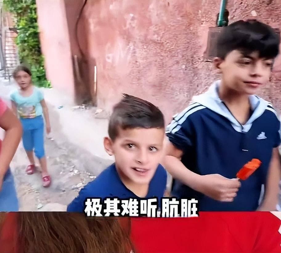 叙利亚街头再现“秦腔穷”辱华事件，中国博主挥拳反击引热议