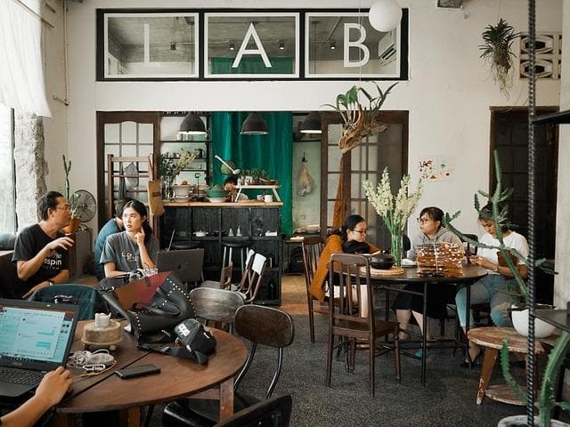 连锁店的经营管理方式：构建标准化与差异化的平衡