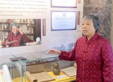 国家非遗达仁堂清宫寿桃丸传统制作技艺代表性传承人郭玉凤