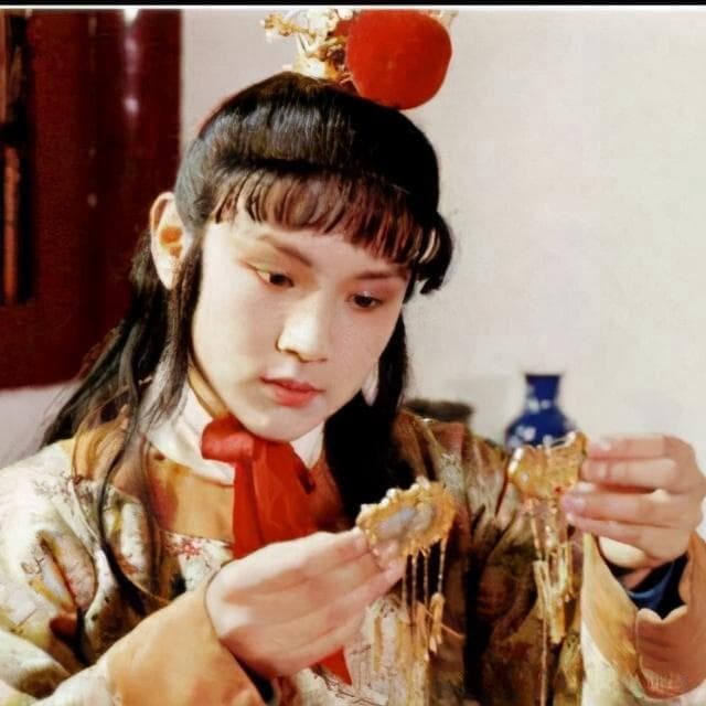 通灵宝玉是贾宝玉的命根子，为何他们二人能轻易将它摘下？