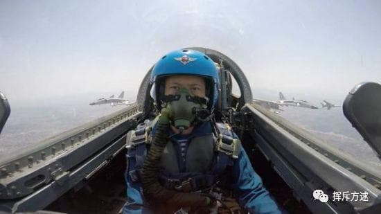 为什么感觉大部分的飞行员都是拥有不同军衔的军官？背后付出太多
