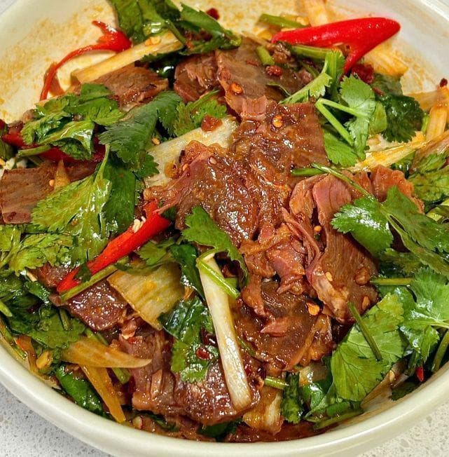 家庭必备：香菜拌牛肉的简易食谱