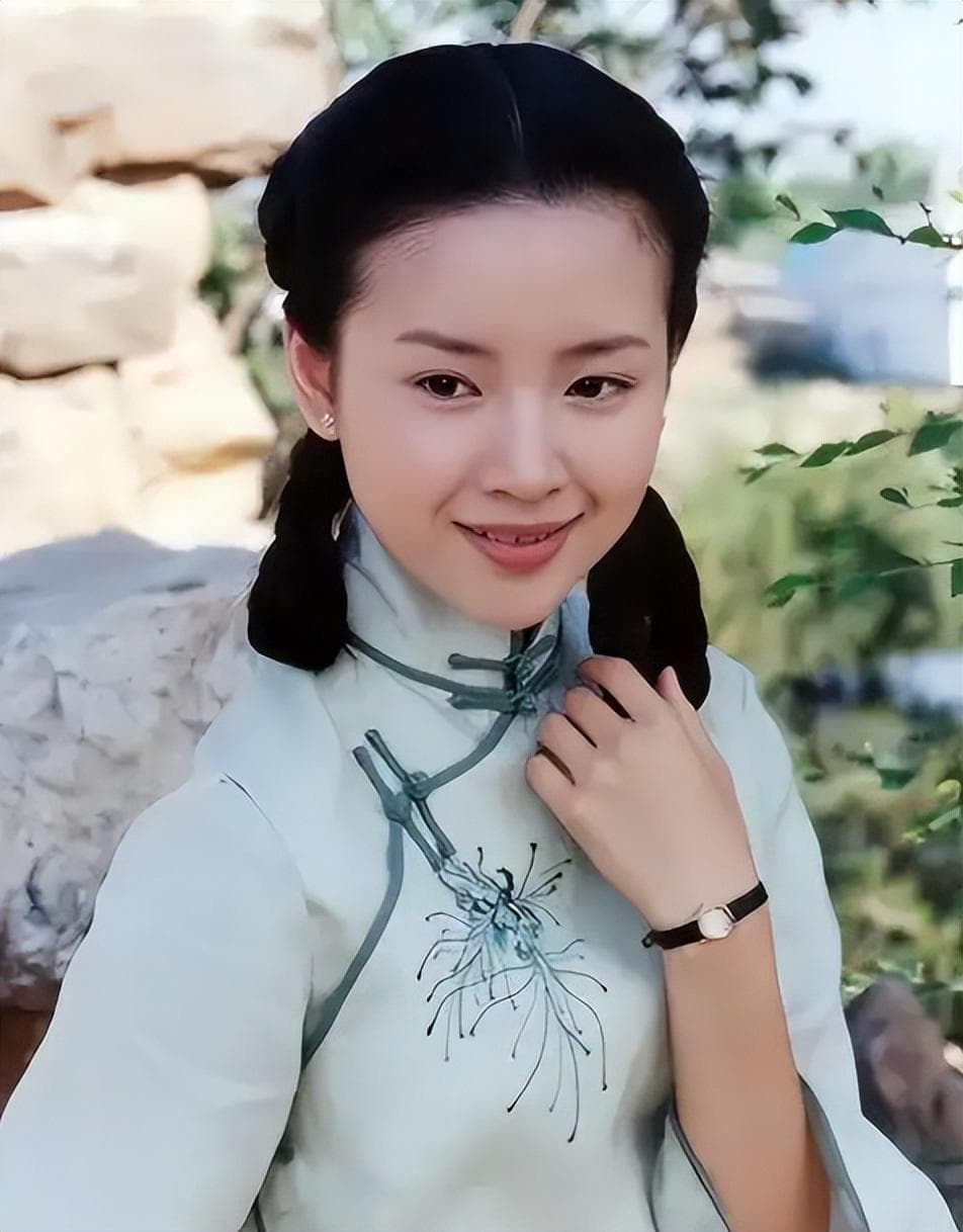 从董洁素颜看真实之美：如何通过休闲活动缓解容貌焦虑
