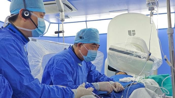 为医患大幅降低辐射，全球首台“零噪声”DSA心脏介入手术在中山医院完成