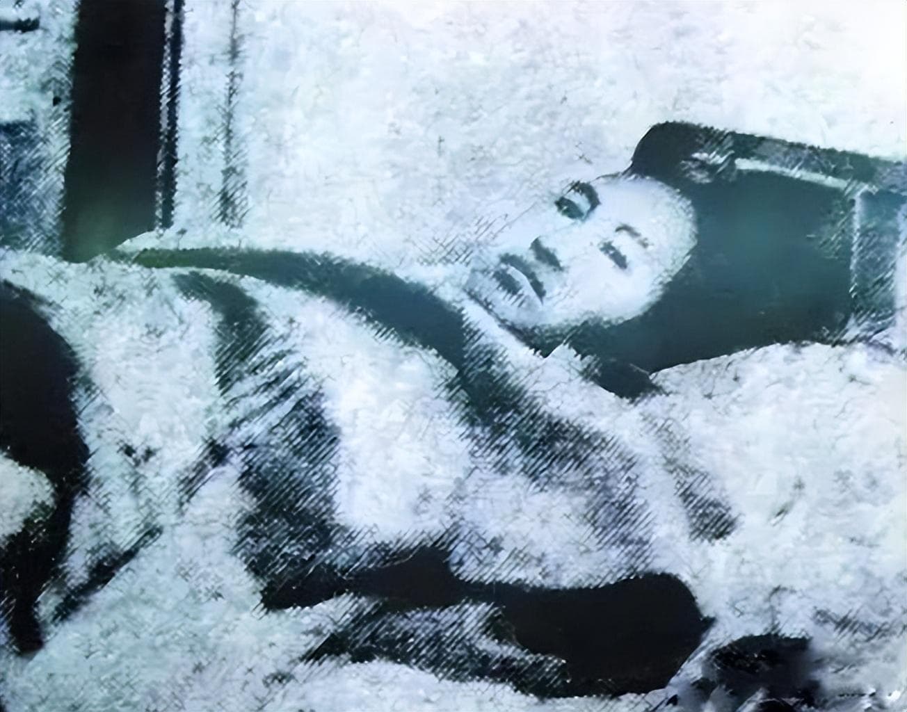 35年，赵一曼被囚医院，一伪警察悄悄递来一张纸条：我要救你出去
