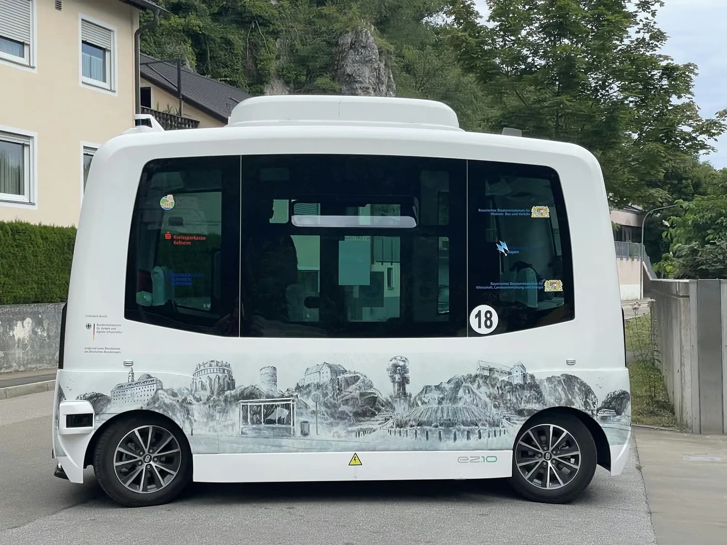 苏州高铁新城：全国首条常态化运营5G无人公交线路