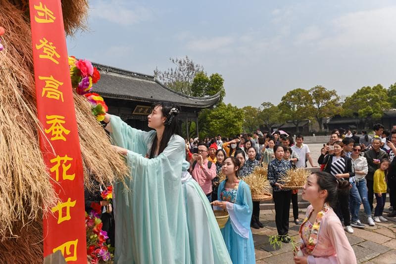 乌镇民俗：蚕乡风情与传统技艺的完美融合