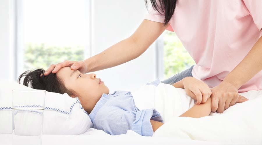 宝宝发烧 38.5 必须要吃药？关于发烧的 7 个误区