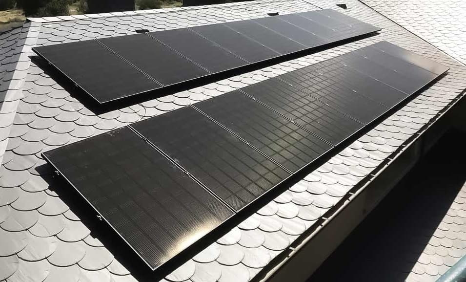 太阳能电池板寿命和维护的完整指南